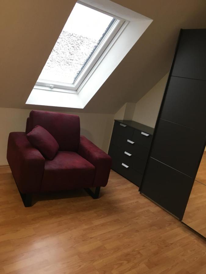 Sonnige Wohnung Mit Balkon 埃平根 外观 照片